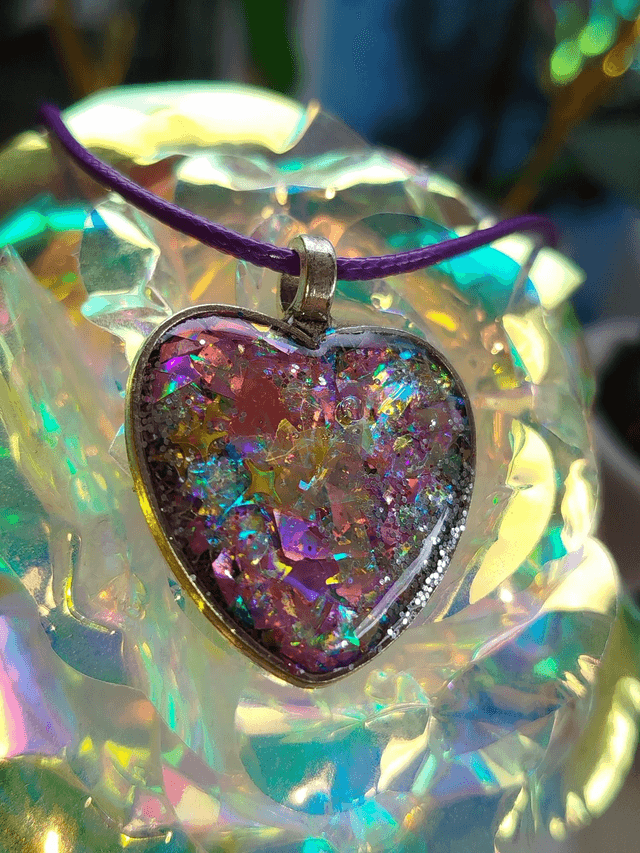 Coeur violet étincelant 