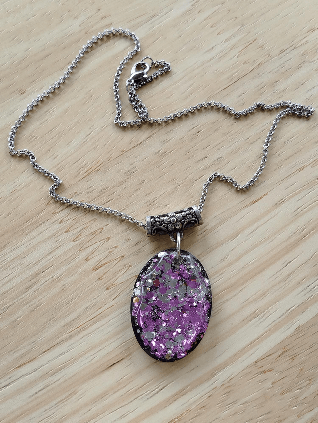 Pendentif resine effet pierre scintillante 