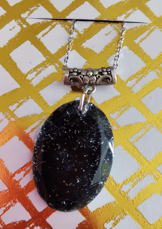 Pendentif noir 